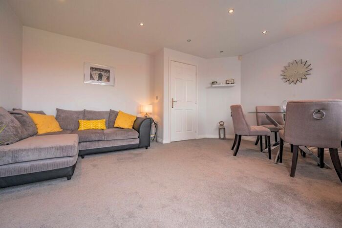 3 Bedroom Town House For Sale In Hawthorn Avenue, Mawsley, Kettering, NN14
