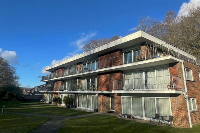 2 Bedroom Flat To Rent In The Fairway, Midhurst, GU29