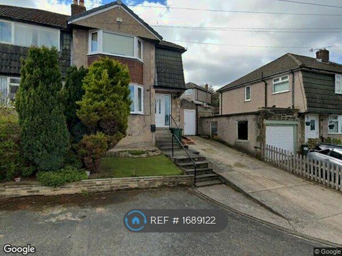 4 Bedroom Semi-Detached House To Rent In Spring Rise, Keighley, BD21