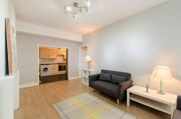 1 Bedroom Flat To Rent In Nevern Square, Earls Court, London, SW5