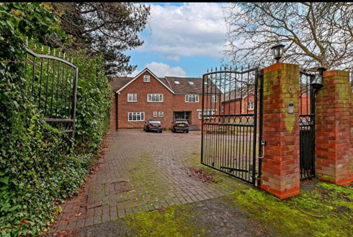 8 Bedroom Detached House For Sale In Barton Road, Luton, LU3