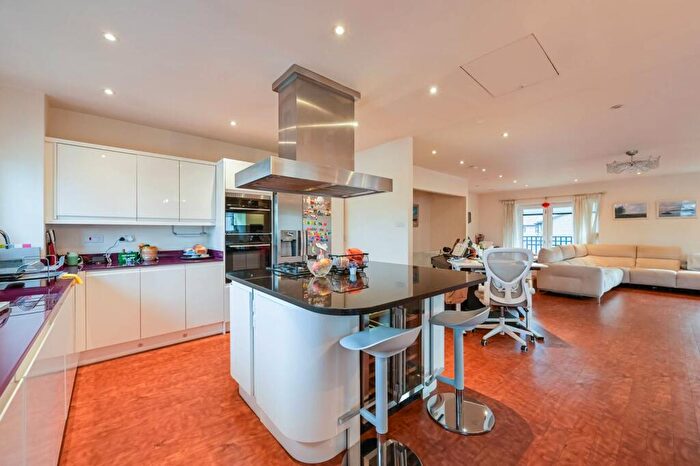 3 Bedroom End Of Terrace House For Sale In Landons Close, Docklands, London, E14