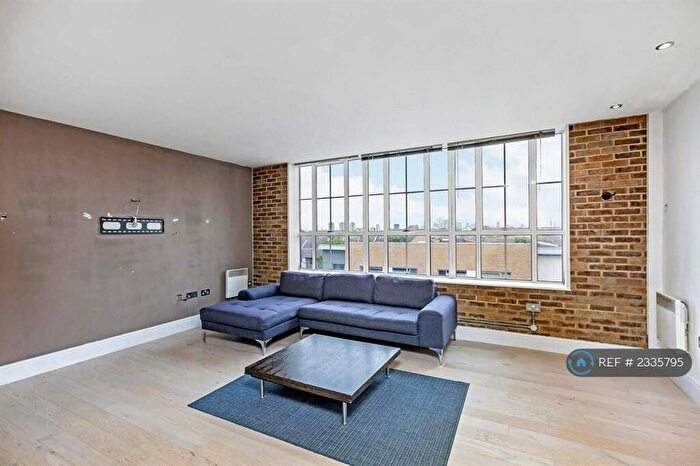 3 Bedroom Flat To Rent In South City Court, London, SE15