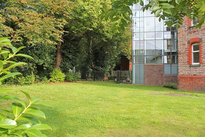1 Bedroom Flat To Rent In A Brantingham Road, Manchester, M16