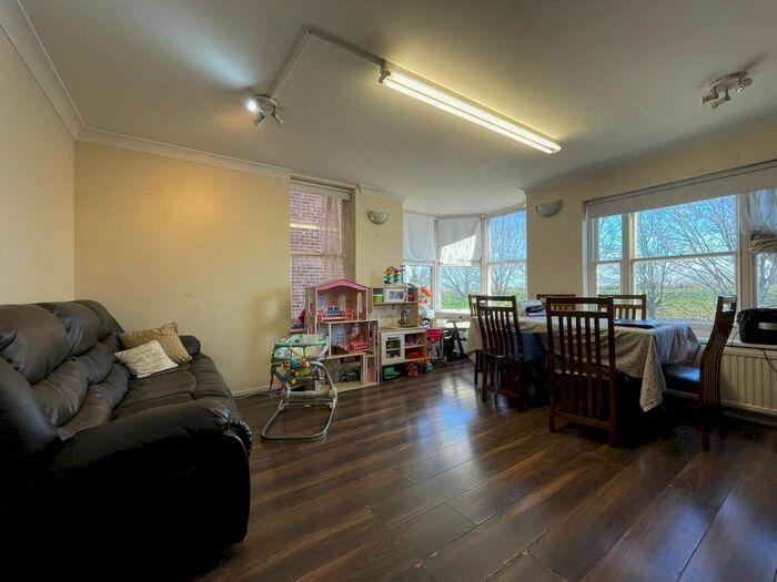 2 Bedroom Flat To Rent In Watermint Quay, London, N16