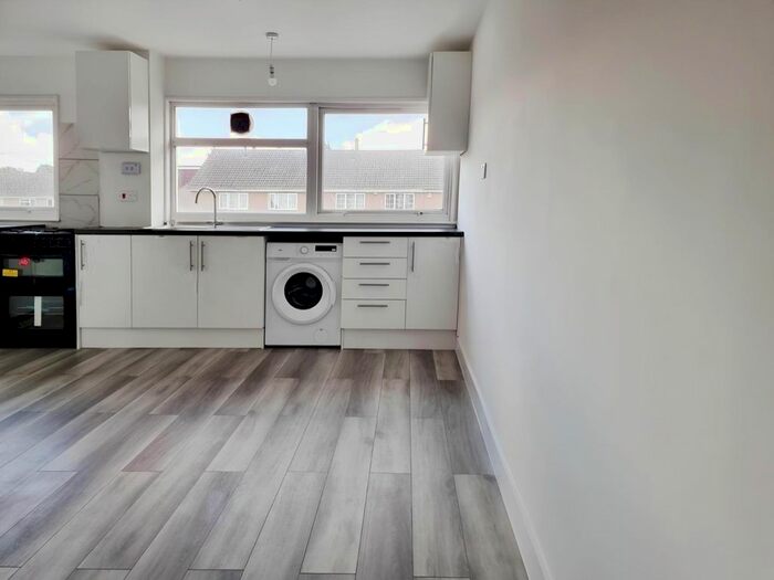 5 Bedroom End Of Terrace House To Rent In Sherd Close, Luton, LU3