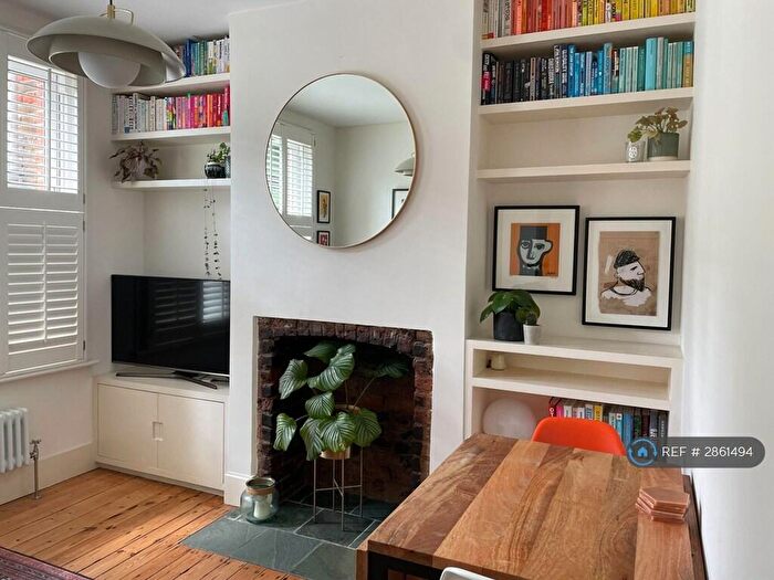 2 Bedroom Flat To Rent In Walthamstow, London, E17