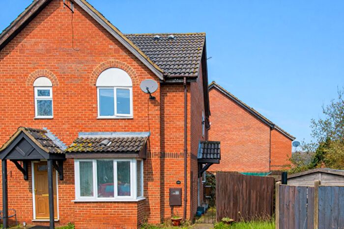 1 Bedroom House For Sale In Irthlingborough Road, Wellingborough, NN8