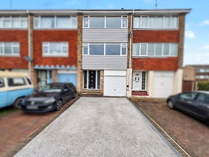 4 Bedroom Terraced House For Sale In Broadview Avenue, Rainham, Kent, ME8