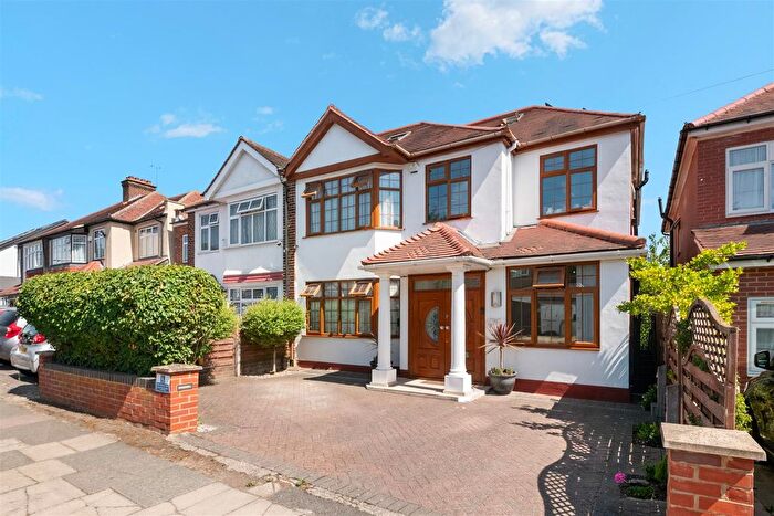 7 Bedroom Semi-Detached House For Sale In Dorset Avenue, Norwood Green, Southall, UB2