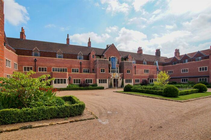 1 Bedroom Flat To Rent In Kings Drive, Midhurst, GU29