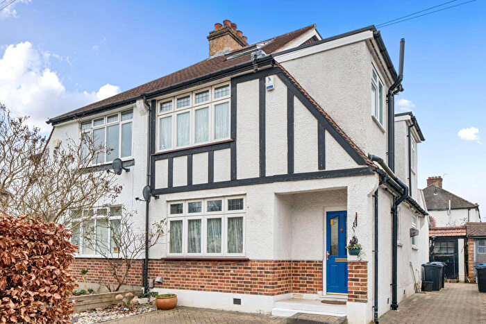 5 Bedroom Semi-Detached House For Sale In Oak Avenue, Croydon, CR0