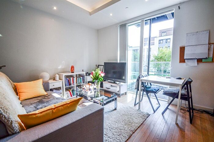 Studio To Rent In Park Vista Tower, Cobblestone Square, E1W