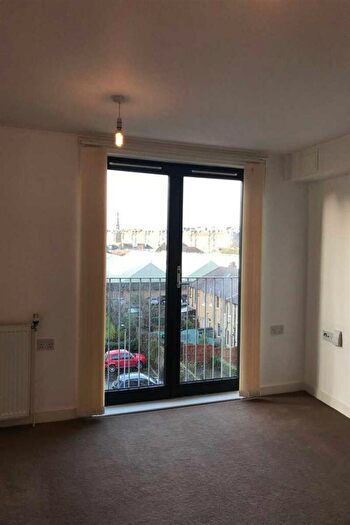 1 Bedroom Flat To Rent In Mcdonald Road, Edinburgh, EH7