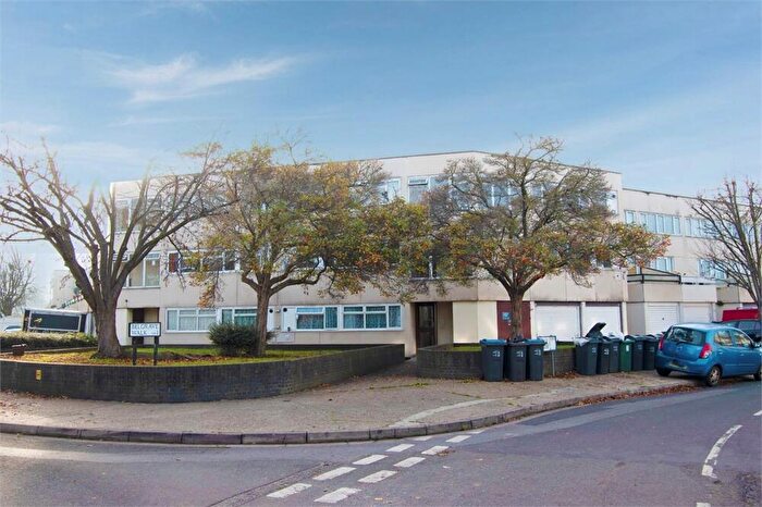 1 Bedroom Flat For Sale In Gale Close, Mitcham, Mitcham, CR4