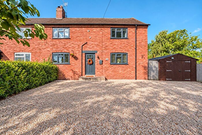 3 Bedroom Semi Detached House For Sale In Highfield Close, Snitterfield, CV37