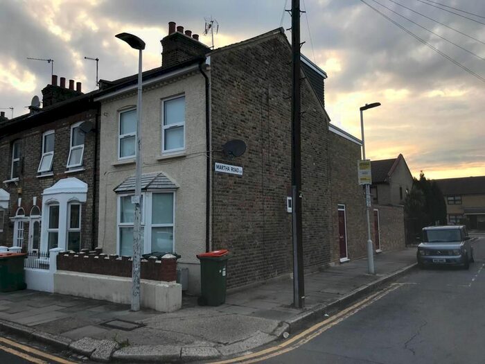 4 Bedroom Semi Detached House For Sale In Louise Road, London, E15