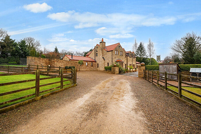 5 Bedroom Detached House For Sale In Aberford Road, Leeds, LS15