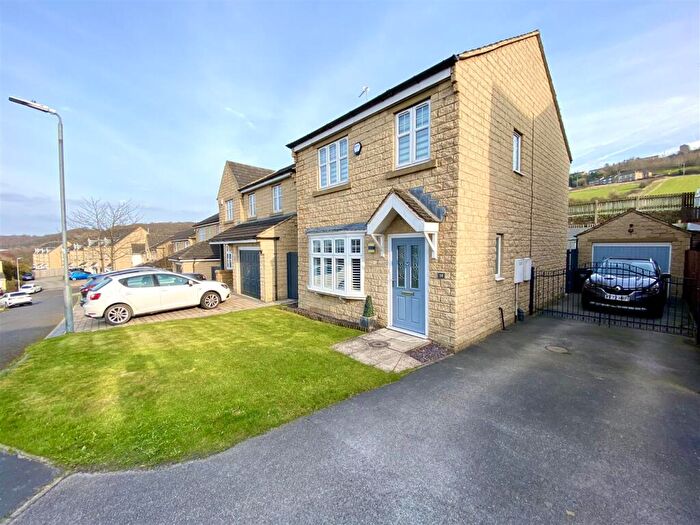 3 Bedroom Detached House For Sale In Fern Rise, Elland, HX5