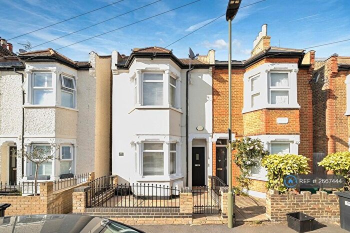 4 Bedroom Semi-Detached House To Rent In Ridley Road, Bromley, BR2