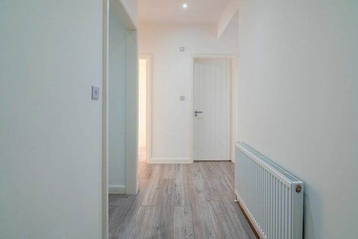 3 Bedroom Flat To Rent In Langdale Avenue, Mitcham, CR4