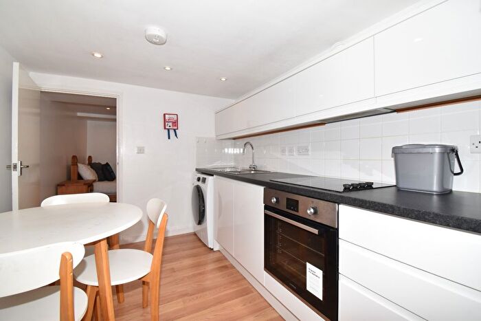 1 Bedroom Flat To Rent In Trevethan Road, Falmouth, TR11