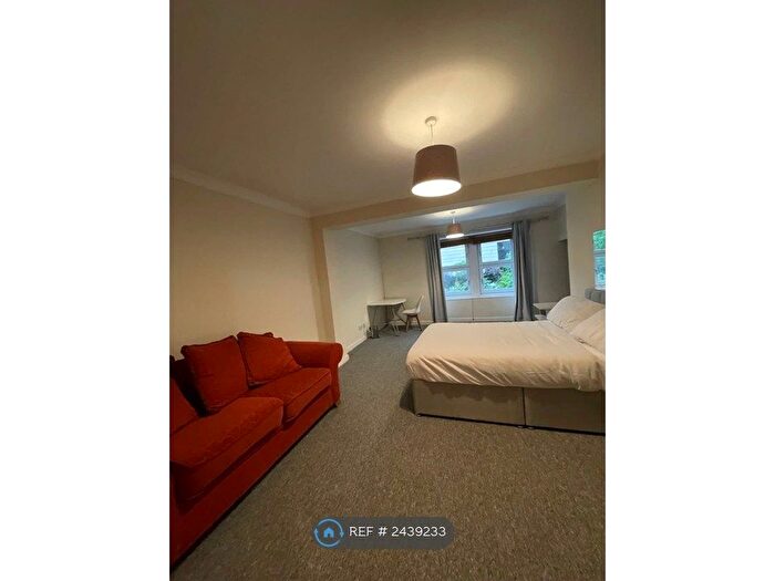 4 Bedroom Flat To Rent In Southpark Avenue, Glasgow, G12