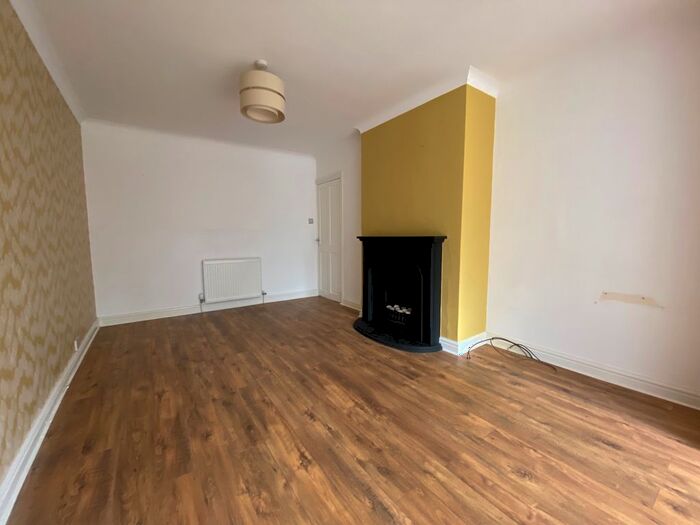 2 Bedroom Semi-Detached Bungalow For Sale In Brierley Road West, Manchester, M27