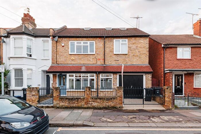 5 Bedroom Property For Sale In Ashford Road, South Woodford, E18