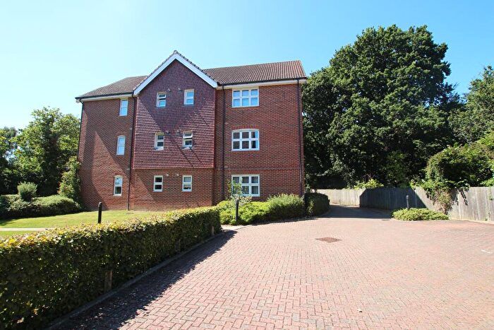 2 Bedroom Apartment For Sale In Jones Lane, Hythe, SO45