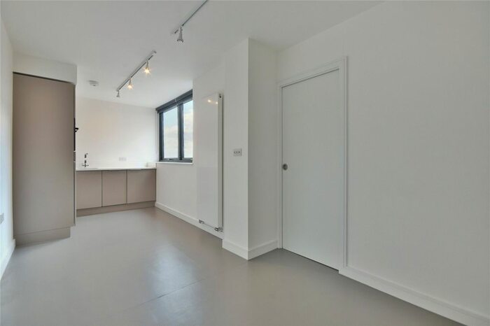 1 Bedroom Flat To Rent In High Road, North Finchley, N12