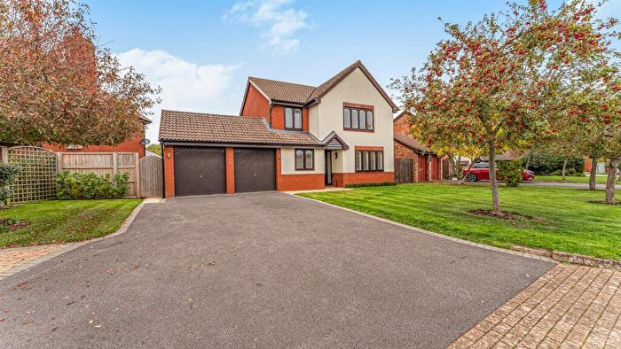 4 Bedroom Detached House For Sale In The Rowans, Silsoe, Bedford, MK45