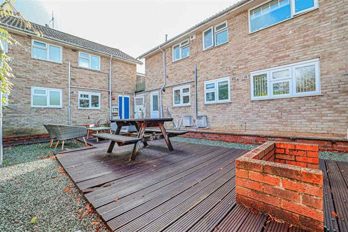 2 Bedroom Apartment To Rent In Hilldown Road, Hemel Hempstead, HP1
