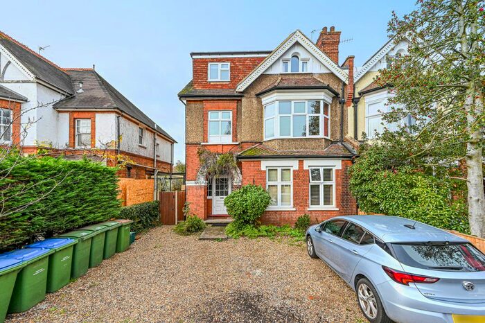 2 Bedroom Flat To Rent In Effingham Road, Long Ditton, Surbiton, KT6