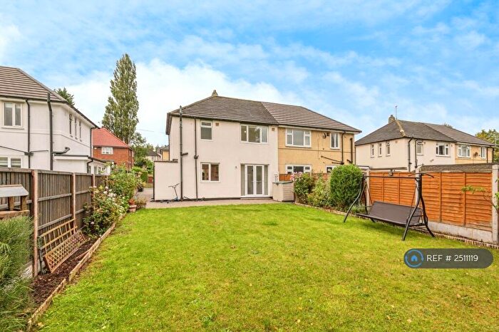 3 Bedroom Semi-Detached House To Rent In Lingfield View, Leeds, LS17