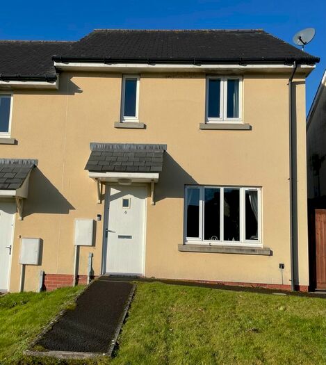 2 Bedroom Semi-Detached House For Sale In Windgrove Close, Honiton, EX14
