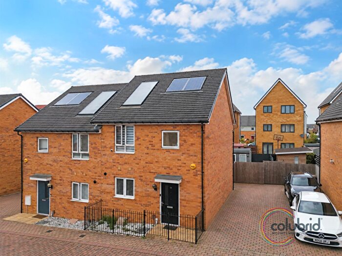 3 Bedroom Semi Detached House For Sale In Barnmead Meadow, Grays, RM16