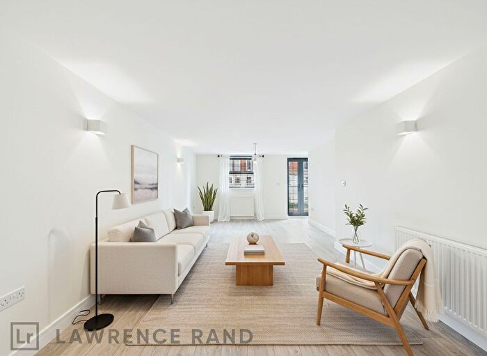 2 Bedroom Flat To Rent In Pembroke Road, Ruislip, HA4