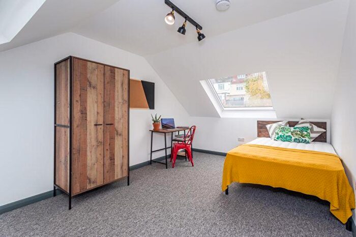 6 Bedroom Detached House To Rent In Jevington Drive, Brighton, BN2