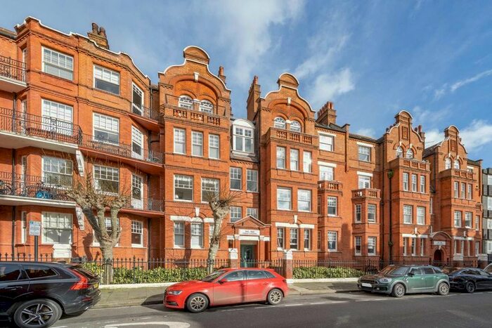 2 Bedroom Flat To Rent In Hamlet Gardens, London, W6