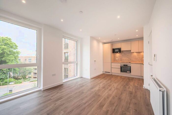 2 Bedroom Flat To Rent In Ridgeway Views, Mill Hill, NW7
