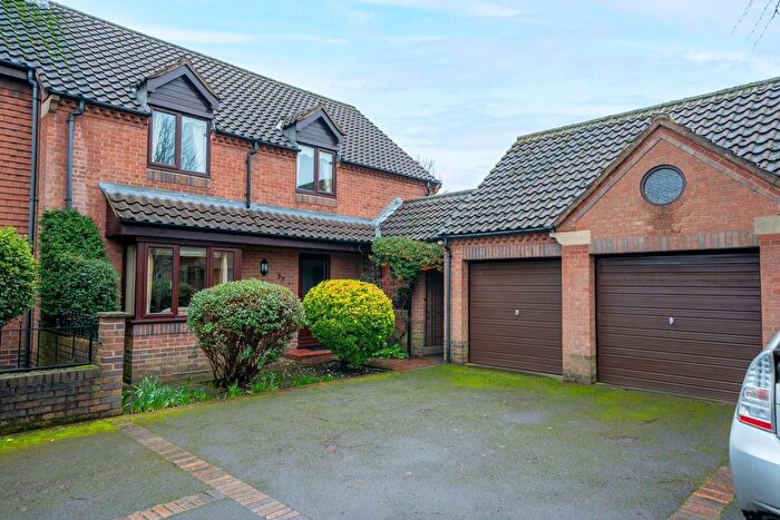 4 Bedroom End Terrace House For Sale In Bramcote Lane, Bramcote, Nottingham, NG8