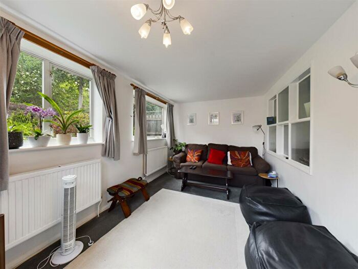 4 Bedroom Detached House For Sale In Pound Hill, Crawley, RH10