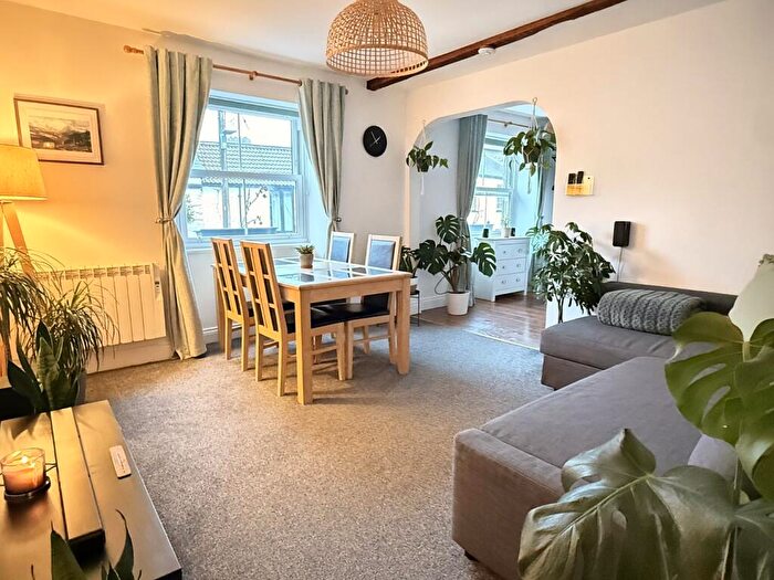 2 Bedroom Flat To Rent In Brook Street, Bampton, Devon, EX16