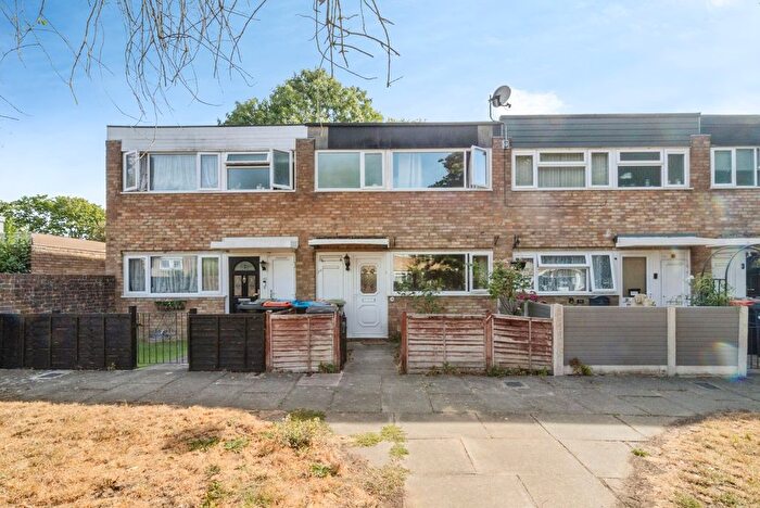 3 Bedroom Terraced House For Sale In Ruthven Close, Bletchley, Milton Keynes, Buckinghamshire, MK2