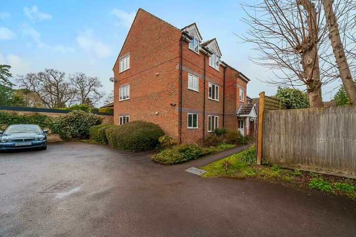 1 Bedroom Apartment To Rent In Frances Court, Sunninghill Road, SL5