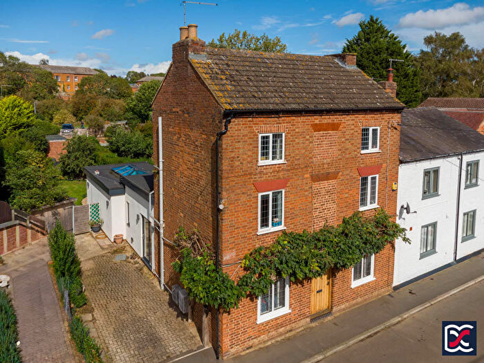 4 Bedroom Cottage For Sale In West Street, Weedon, NN7