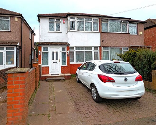 3 Bedroom Semi-Detached House For Sale In Fairholme Crescent, Hayes, Greater London, UB4