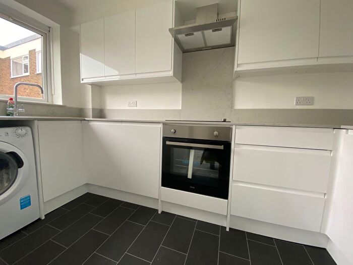 2 Bedroom Flat To Rent In Northcotts, Hatfield, AL9