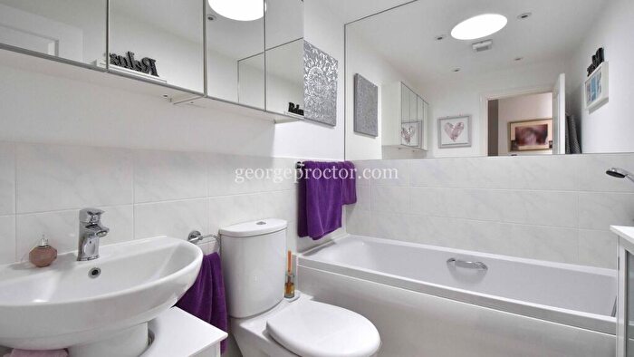 3 Bedroom Town House For Sale In Hawksmoor Grove, Bromley, BR2